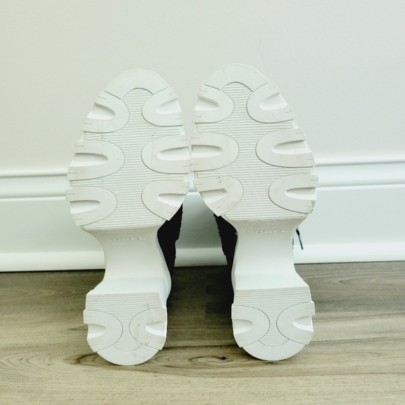 NEW Sorel Black Boots - Picture 6 of 7